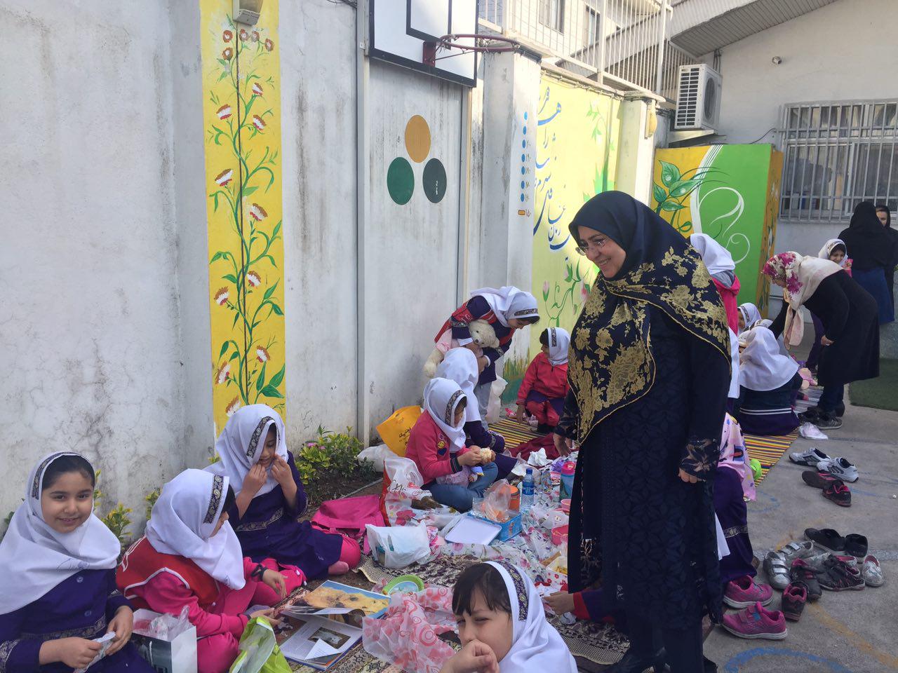 برگزاری سفره سلامت در دبستان باران اندیشه سال 95